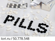 Tablets formed word PILLS. Стоковое фото, фотограф Яков Филимонов / Фотобанк Лори