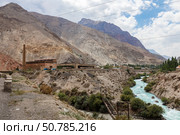 Turquoise Iskander Darya river flows through mountain valley in Tajikistan. Стоковое фото, фотограф Михаил Пряхин / Фотобанк Лори