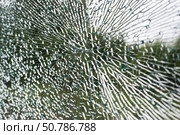 окно поезда было разбито после попадания камня. Стоковое фото, фотограф Яна Проничева / Фотобанк Лори