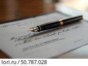 Elegant fountain pen resting on handwritten letter on desk. Стоковое AI-изображение, AI-художник Иван Рябоконь / Фотобанк Лори