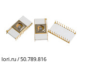 Микросхемы памяти с возможностью стирания информации УФ светом. Components for computer and Several electric chips. The photo on the white background. Стоковое фото, фотограф Татьяна Д / Фотобанк Лори
