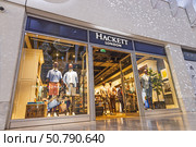 Hackett London Storefront with Illuminated Logo. London, UK, 27 May 2024. Редакционное фото, фотограф Zydrius Tartenis / Фотобанк Лори
