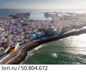 Aerial view of old town  Cadiz with port and buildings at seashore (2019 год). Стоковое фото, фотограф Яков Филимонов / Фотобанк Лори