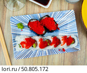 Urumaki roll with salmon avocado pepino and tobiko. Стоковое фото, фотограф Яков Филимонов / Фотобанк Лори