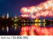 Москва. Новодевичий монастырь. Праздничный салют на 9 мая. Редакционное фото, фотограф Литвяк Игорь / Фотобанк Лори