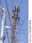 Металлическая опора высоковольтной линии электропередачи. Electric tower high voltage post. Стоковое фото, фотограф Татьяна Д / Фотобанк Лори