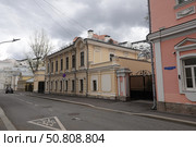 Усадьба Е.Н. Офросимовой — Викторовых — И.А. Воронцова на улице Малая Полянка в Москве (2022 год). Редакционное фото, фотограф Free Wind / Фотобанк Лори