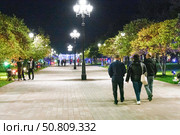 Центральная улица города Невинномысск. Ставропольский край. Россия (2022 год). Стоковое фото, фотограф Жанна Гапанович / Фотобанк Лори