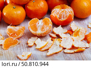 Many tasty clementines on wooden surface. Стоковое фото, фотограф Яков Филимонов / Фотобанк Лори