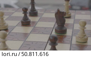 The hand of a person moving a knight chess piece on a board. Стоковое видео, видеограф Дмитрий Нечаев / Фотобанк Лори