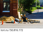 Ремонт электрического кабеля. Воронеж. Редакционное фото, фотограф Владимир Шибаев / Фотобанк Лори