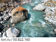 Ala-Archa Park, Fast flowing glacial river surrounded by rugged stones and moss covered rocks in pristine mountain. Trekking, mountaineering, backcountry exploration and outdoor adventure activities. Стоковое фото, фотограф Андрей Ка / Фотобанк Лори