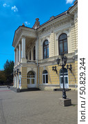 Ростовский-на-Дону академический молодежный театр. Редакционное фото, фотограф Ирина / Фотобанк Лори