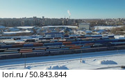 Город Киров - контейнерный кран и разгрузка вагонов зимой (аэросъемка 2021 года) Стоковое видео, видеограф Владислав Самошкин / Фотобанк Лори