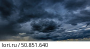 Dark storm clouds. An impending storm, hurricane or thunderstorm. Bad extrime weather. Стоковое фото, фотограф Емельянов Евгений Викторович / Фотобанк Лори
