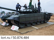 Российский основной боевой танк Т-72Б3М с усиленной броневой защитой. Волгоградская область, Средняя Ахтуба, Россия. (2020 год). Редакционное фото, фотограф Андрей Цыганков / Фотобанк Лори