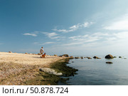 Прогулка с любимым питомцем по берегу моря. Стоковое фото, фотограф Головкова Елена / Фотобанк Лори