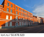 Фасад Московского тормозного завода "Трансмаш" в Москве. Редакционное фото, фотограф Мария Сергеева / Фотобанк Лори