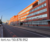 Фасад Московского тормозного завода "Трансмаш" в Москве. Редакционное фото, фотограф Мария Сергеева / Фотобанк Лори