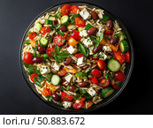 Fresh orzo salad with vegetables and feta. Стоковое AI-изображение, AI-художник Татьяна  Бральнина / Фотобанк Лори