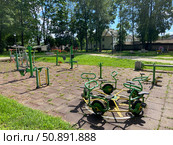 Детская площадка в городе Гдов. Стоковое фото, фотограф Лунева Лариса / Фотобанк Лори