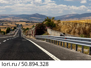 Италия. Апулия. Дорога с видом на горы и поля. Italy. Apulia. Road with a view of mountains and fields. Стоковое фото, фотограф Алексей Смышляев / Фотобанк Лори