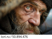 Close up portrait of homeless senior man experiencing hardship and poverty. Стоковое AI-изображение, AI-художник Иван Рябоконь / Фотобанк Лори