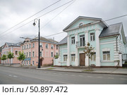 Крестовая улица в городе Рыбинске. Ярославская область, Россия (2024 год). Стоковое фото, фотограф Елена Коромыслова / Фотобанк Лори