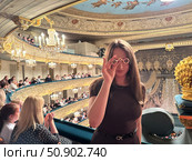 A girl with binoculars at the Mariinsky Theatre. June 8, Saint Petersburg, Russia. Редакционное фото, фотограф Луиза Налимова / Фотобанк Лори