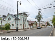 Крестовая улица в городе Рыбинске. Ярославская область, Россия (2024 год). Редакционное фото, фотограф Елена Коромыслова / Фотобанк Лори
