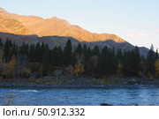 Coast big tempestuous yard and mountains by autumn. Стоковое фото, фотограф Шипицин Евгений Витальевич / Фотобанк Лори