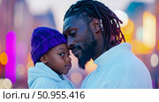 Father and Son: A Heartwarming Connection, Celebrating Love and Kinship. Стоковое AI-изображение, AI-художник Данила Большаков / Фотобанк Лори