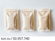Three versatile packaging pouches varying in size are displayed on a pristine white background. Their unbranded, flexible design offers a modern touch perfect for product mockups. Стоковое AI-изображение, AI-художник Nart / Фотобанк Лори