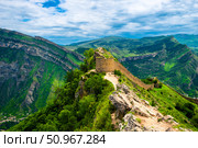 Picturesque mountain landscape with a photofacility tower of the Russian fortress in Gunib. Dagestan, Caucasus (2024 год). Стоковое фото, фотограф Константин Лабунский / Фотобанк Лори