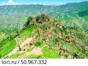 View of the ruins of an abandoned mountain village in the mountains of the North Caucasus (2024 год). Стоковое фото, фотограф Константин Лабунский / Фотобанк Лори