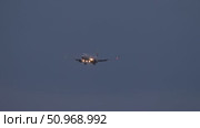 Malaysia Airline landing at dusk. Редакционное видео, видеограф Игорь Жоров / Фотобанк Лори