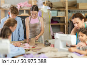 Children students cut fabric, work with material, preparatory work. Стоковое фото, фотограф Яков Филимонов / Фотобанк Лори