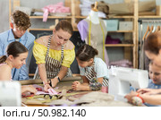 Children students cut fabric, work with material, preparatory work. Стоковое фото, фотограф Яков Филимонов / Фотобанк Лори