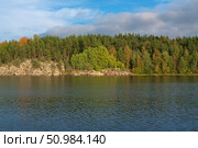 Lake Ladoga near the village Lumivaara on a sunny autumn day, Ladoga skerries, Lakhdenpokhya, Republic of Karelia, Russia. Стоковое фото, фотограф Ula Ulachka / Фотобанк Лори