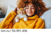 Serene Woman with Ginger Cat: A Close-Up Portrait of Peaceful Coexistence. Стоковое AI-изображение, AI-художник Данила Большаков / Фотобанк Лори