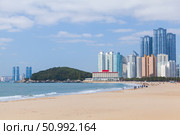 Busan, South Korea. Haeundae beach landscape on a sunny day (2018 год). Стоковое фото, фотограф EugeneSergeev / Фотобанк Лори