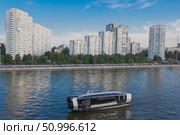Электрический речной трамвай в Москве (2023 год). Редакционное фото, фотограф Иван Синайко / Фотобанк Лори