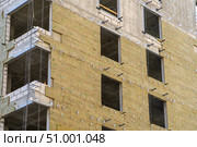 Installation of external wall thermal insulation with rock wool. Exterior passive house wall heat insulation with mineral wool. Insulation facade of multistory residential building. Energy efficiency. Стоковое фото, фотограф Данила Большаков / Фотобанк Лори