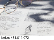 Старинная книга с произведениями А.С. Пушкина открыта на странице романа Евгений Онегин и  очки. Стоковое фото, фотограф Татьяна Васильева / Фотобанк Лори