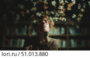 Woman contemplating while surrounded by floating puzzle pieces in a cozy library setting. Стоковое AI-видео, аниматор Сергей Толмачёв / Фотобанк Лори