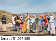 BAIKAL LAKE, SAKHYURTA VILLAGE, IRKUTSK REGION, RUSSIA - July 27, 2025: People from the Hare Krishna community sing and dance on the shore of Lake Baikal while waiting for the ferry to Olkhon Island. Редакционное фото, фотограф Виктория Катьянова / Фотобанк Лори