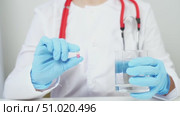 The doctor writes a prescription for treatment for the patient. Стоковое видео, видеограф Igor Skripachev / Фотобанк Лори