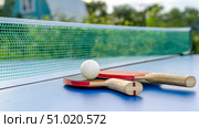 Table tennis rackets on a tennis table in nature. Стоковое фото, фотограф Igor Skripachev / Фотобанк Лори