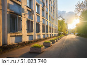 LIPETSK, RUSSIA - May 9, 2022: City Street at sunset. Редакционное фото, фотограф Наталия Кирсанова / Фотобанк Лори