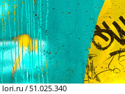 Bold Urban Graffiti Street Art in Teal and Yellow for Modern 2000s Aesthetic. Стоковое фото, фотограф Александра Конопля / Фотобанк Лори